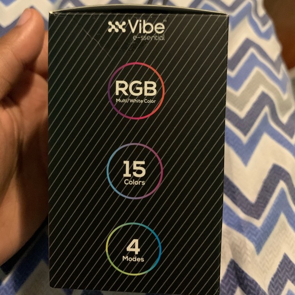 Color Changing Light Bulb w/ Remote - Picture 4 of 6